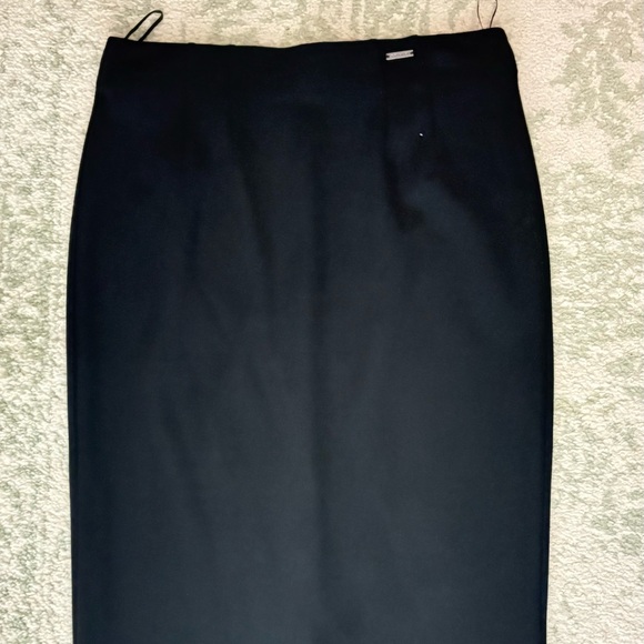 Tahari Dresses & Skirts - Tahari Classic Black Pencil Skirt